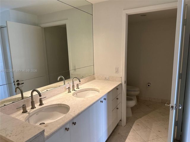 901 Brickell Key Blvd 2005, Miami, FL 33131