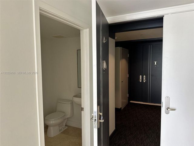 901 Brickell Key Blvd 2005, Miami, FL 33131
