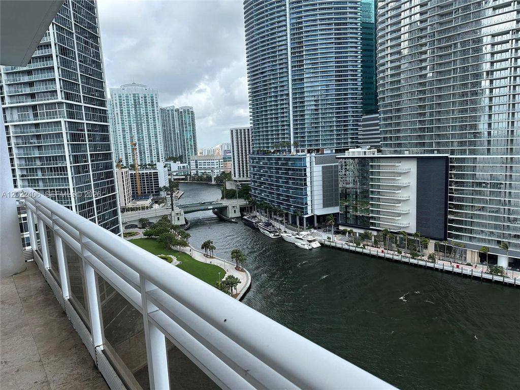 901 Brickell Key Blvd 2005, Miami, FL 33131