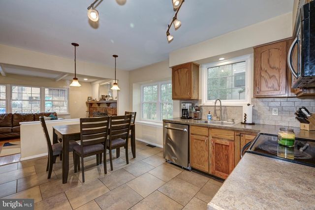 8 BATTERY HILL DR, Voorhees, NJ 08043