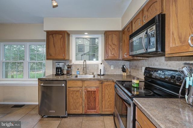 8 BATTERY HILL DR, Voorhees, NJ 08043