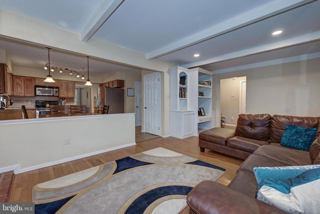 8 BATTERY HILL DR, Voorhees, NJ 08043