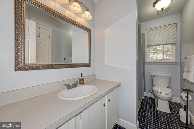 8 BATTERY HILL DR, Voorhees, NJ 08043