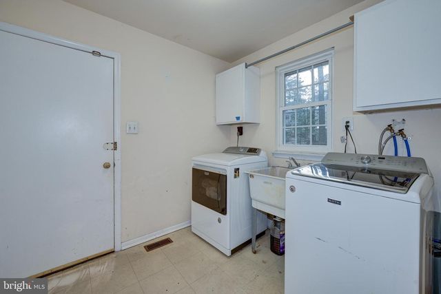 8 BATTERY HILL DR, Voorhees, NJ 08043