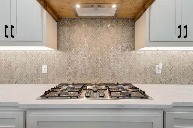 7116 NW 154th Street, Edmond, OK 73013