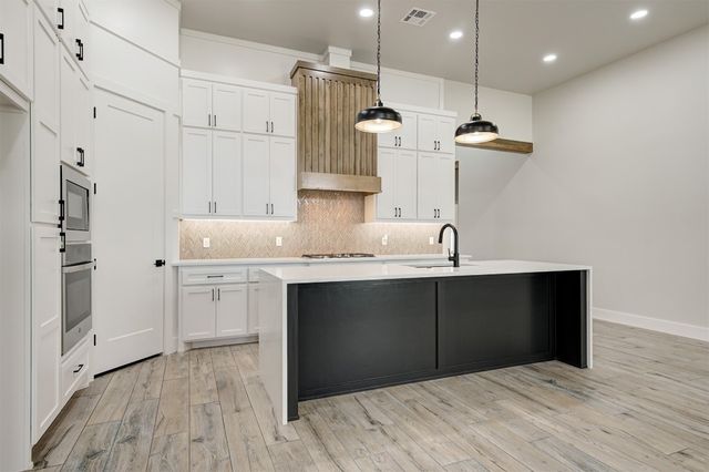 7116 NW 154th Street, Edmond, OK 73013