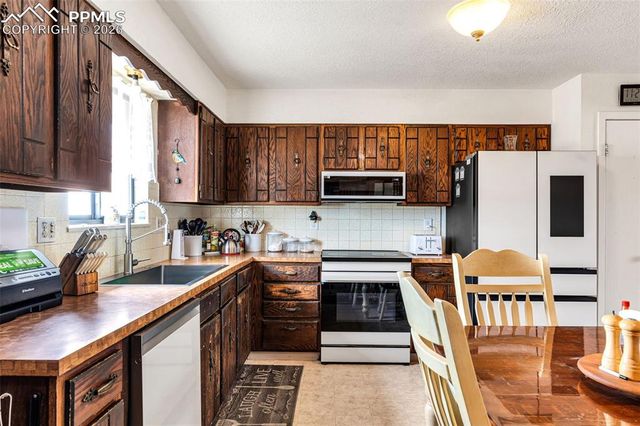 1316 York Avenue, Canon City, CO 81212