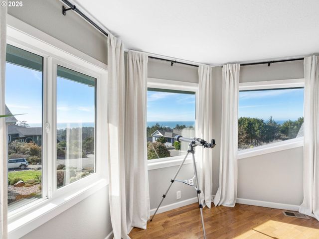 260 Ne 71ST Pl, Newport, OR 97365