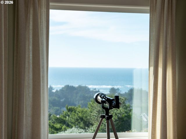 260 Ne 71ST Pl, Newport, OR 97365