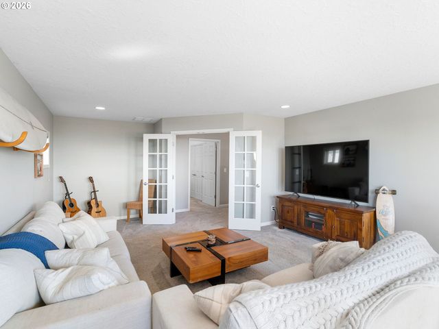 260 Ne 71ST Pl, Newport, OR 97365