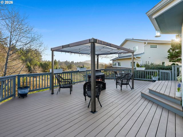 260 Ne 71ST Pl, Newport, OR 97365