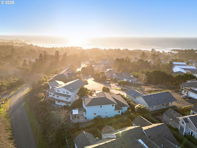 260 Ne 71ST Pl, Newport, OR 97365