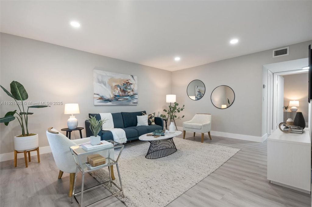 1350 NE 5th Ter 5, Fort Lauderdale, FL 33304