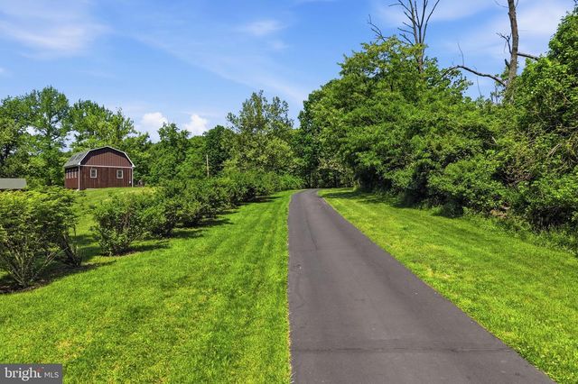 210 MENG RD, Schwenksville, PA 19473