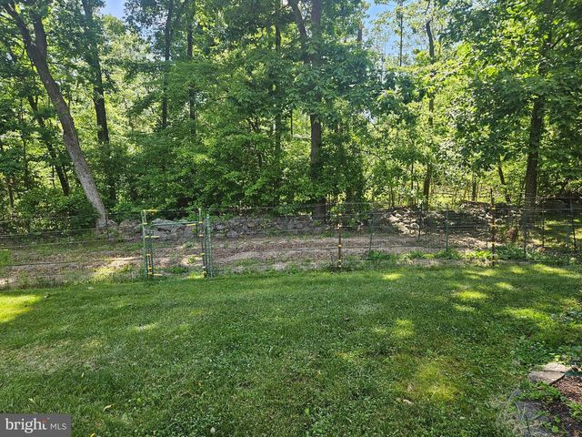 210 MENG RD, Schwenksville, PA 19473