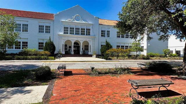 1732 CUNLIFF LANE, Sarasota, FL 34239