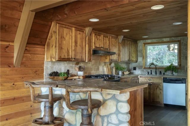 27710 West Shore Road, Lake Arrowhead, CA 92352