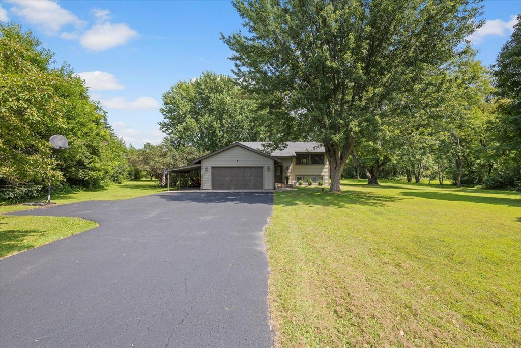 535 Nordic Lane, Troy Twp, WI 54016
