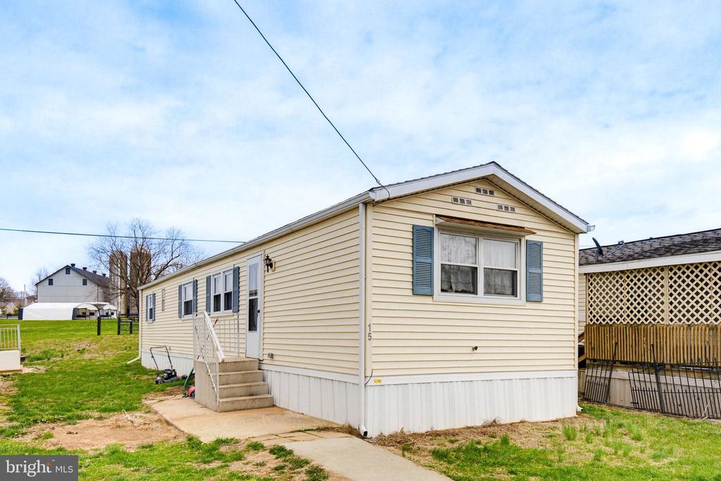 15 CONESTOGA MNR, Leola, PA 17540