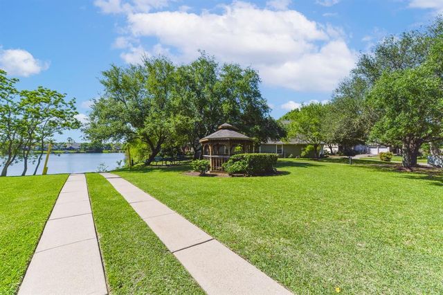 1415 Sunset Bay Court, Seabrook, TX 77586