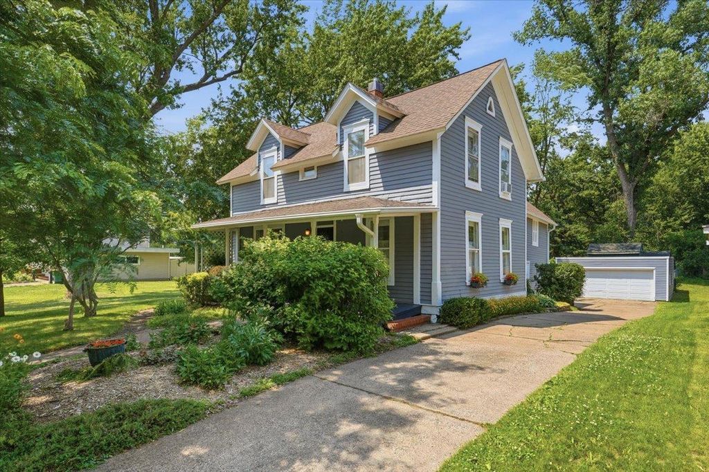 413 E 1st Street, New Richmond, WI 54017
