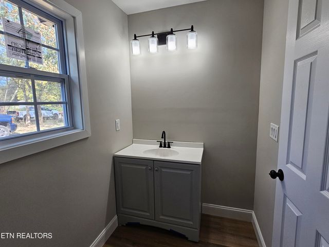 296 Greenwood Circle, Madisonville, TN 37354