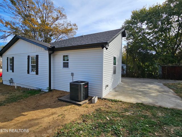 296 Greenwood Circle, Madisonville, TN 37354