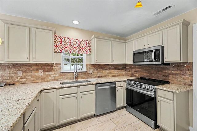 754 Peachtree Meadows Circle, Kernersville, NC 27284