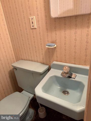1053 TAYLOR DR, Folcroft, PA 19032