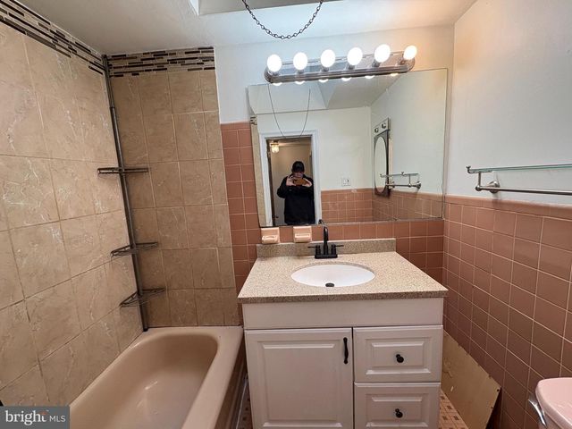1053 TAYLOR DR, Folcroft, PA 19032