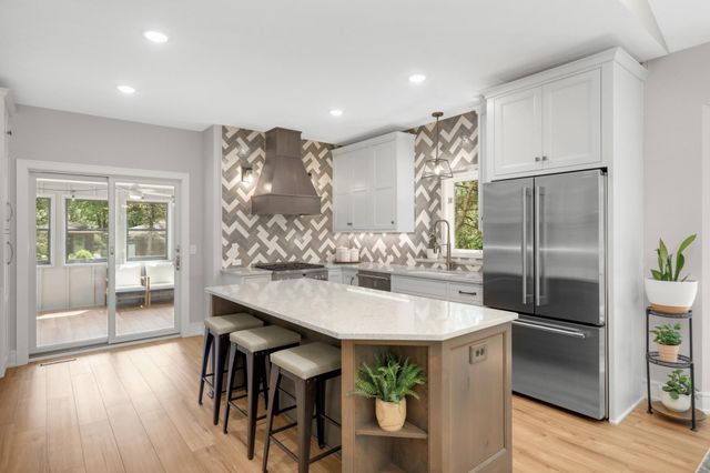 5550 Chatsworth Street N, Shoreview, MN 55126