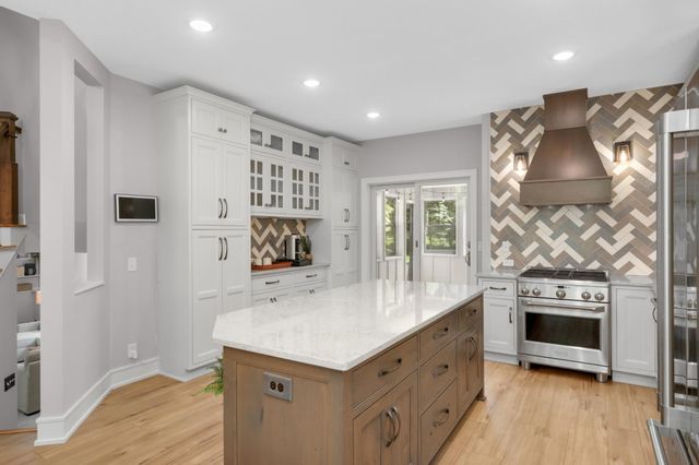 5550 Chatsworth Street N, Shoreview, MN 55126