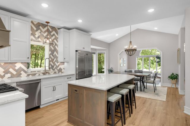 5550 Chatsworth Street N, Shoreview, MN 55126