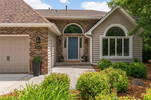 5550 Chatsworth Street N, Shoreview, MN 55126