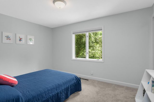 5550 Chatsworth Street N, Shoreview, MN 55126