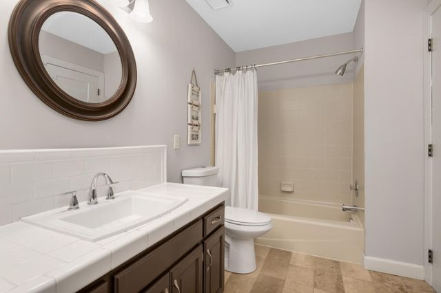 5550 Chatsworth Street N, Shoreview, MN 55126