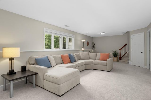5550 Chatsworth Street N, Shoreview, MN 55126