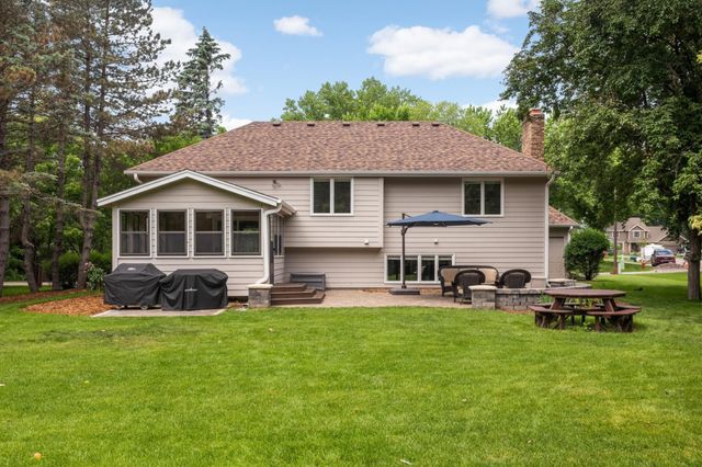 5550 Chatsworth Street N, Shoreview, MN 55126
