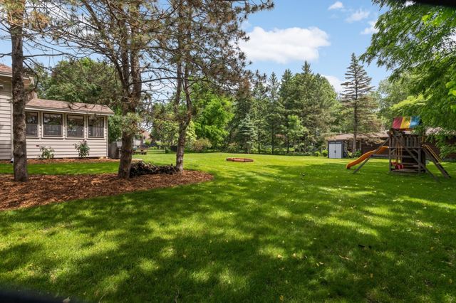 5550 Chatsworth Street N, Shoreview, MN 55126