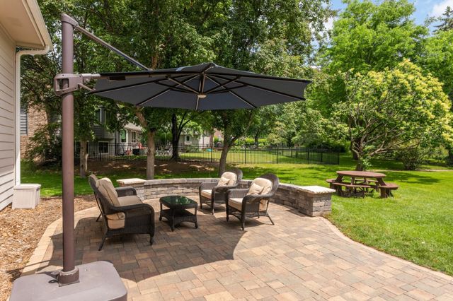 5550 Chatsworth Street N, Shoreview, MN 55126
