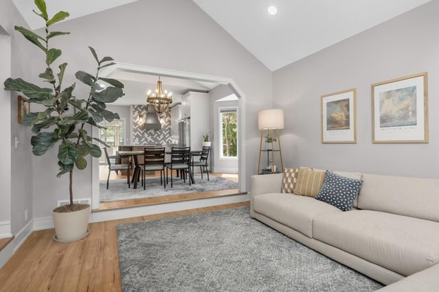 5550 Chatsworth Street N, Shoreview, MN 55126