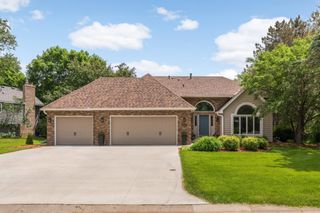 5550 Chatsworth Street N, Shoreview, MN 55126