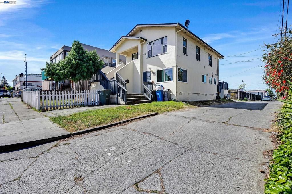 Image 3 of property listing at 1511 Marin St, Vallejo, CA 94590