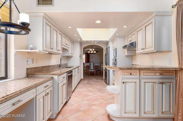 8596 N Coral Ridge Loop, Tucson, AZ 85704