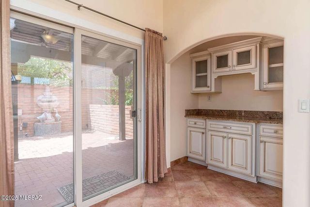 8596 N Coral Ridge Loop, Tucson, AZ 85704