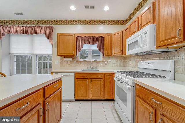 7 DUTCHESS CT, Southampton, NJ 08088