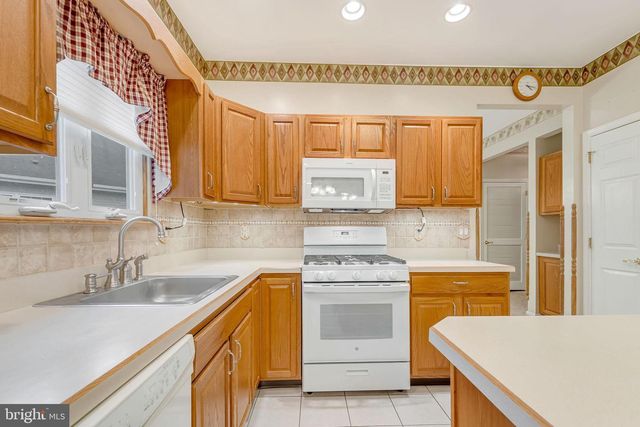 7 DUTCHESS CT, Southampton, NJ 08088