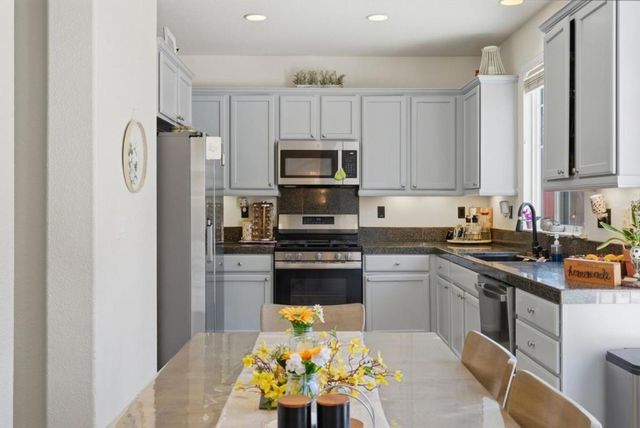 62 Thomas Avenue, Tracy, CA 95391