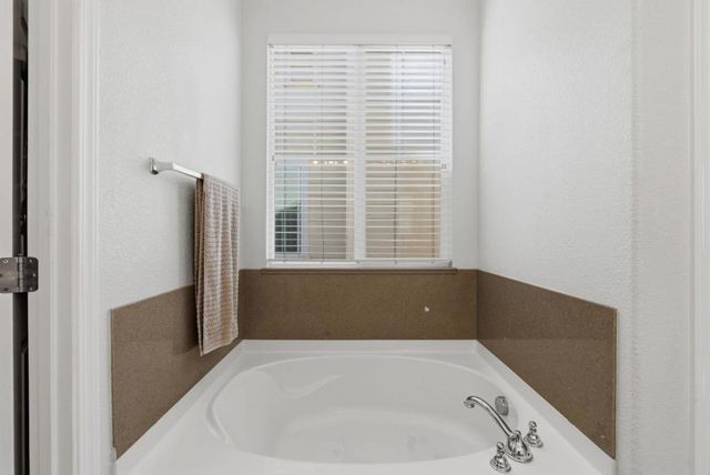 62 Thomas Avenue, Tracy, CA 95391