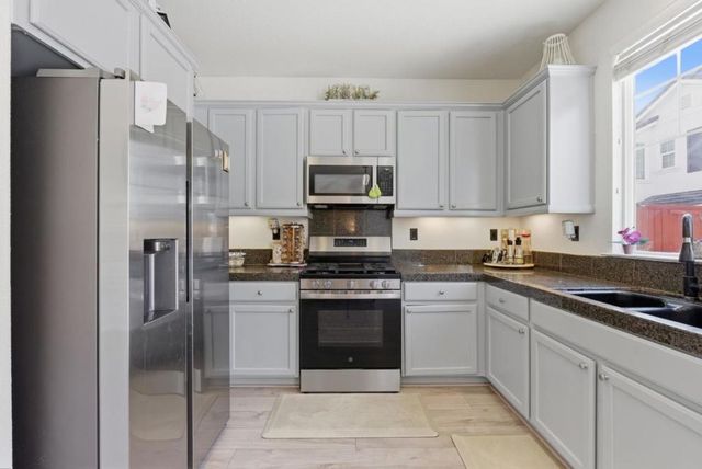 62 Thomas Avenue, Tracy, CA 95391